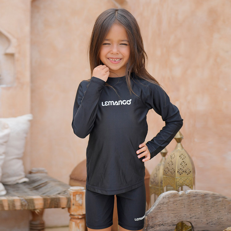 LEMANGO Kids Basic Logo Unisex Rash Guard Black [LSKRG10053385] 상품컷