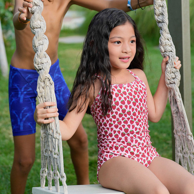 LEMANGO Kids Very Berry Strawberry Veil Rose Open Back Swimsuit Veiled Rose [LSGON10002268 Girls] 디테일