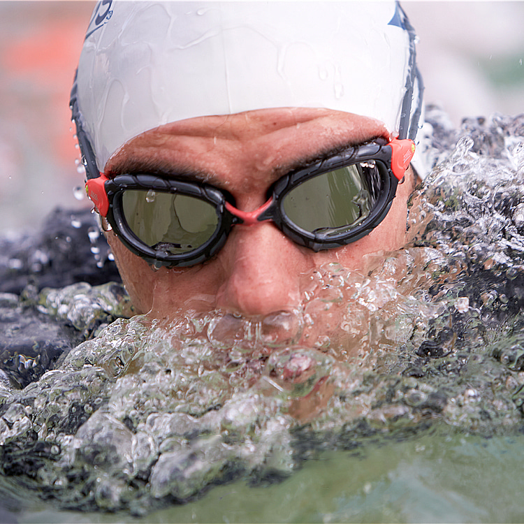 ZOGGS Predator Titanium Mirrored Goggles Red Gray [461065 (RDGYMSM) World Aquatics Approved + Antifog Giveaway] 디테일