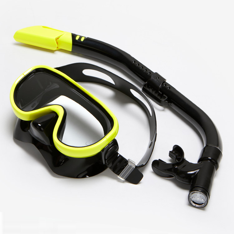 Leaf Tours New Snorkeling Set Black Yellow